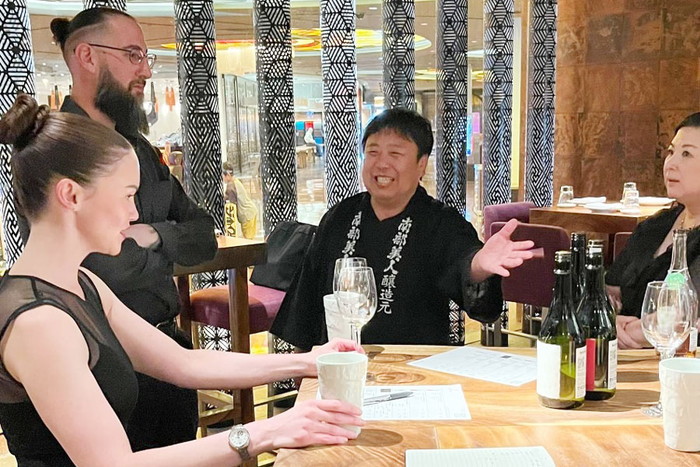 海外での南部美人試飲風景